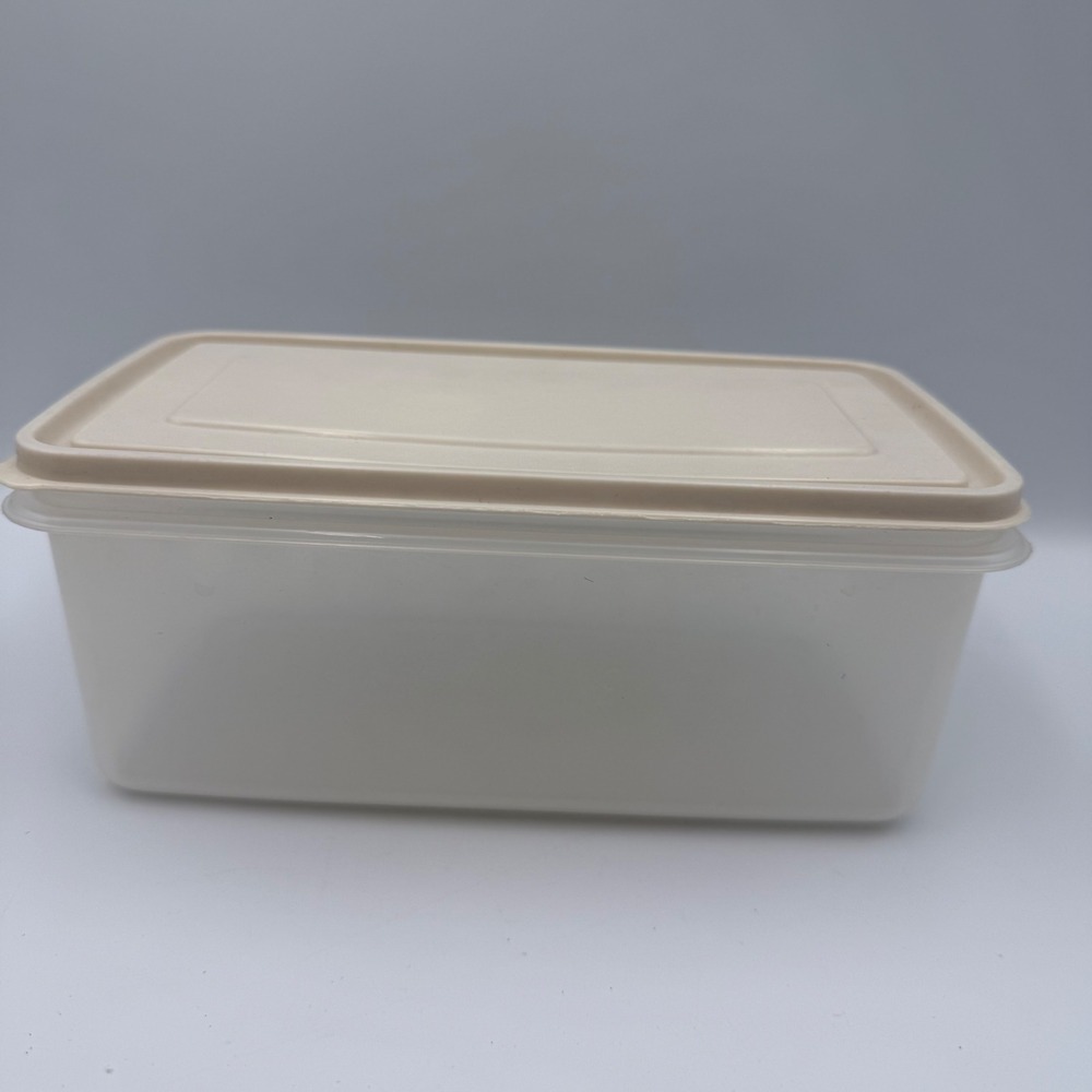 Rubbermaid Servin' Saver 60 oz Rectangular Food Storage Container 12 1.7L